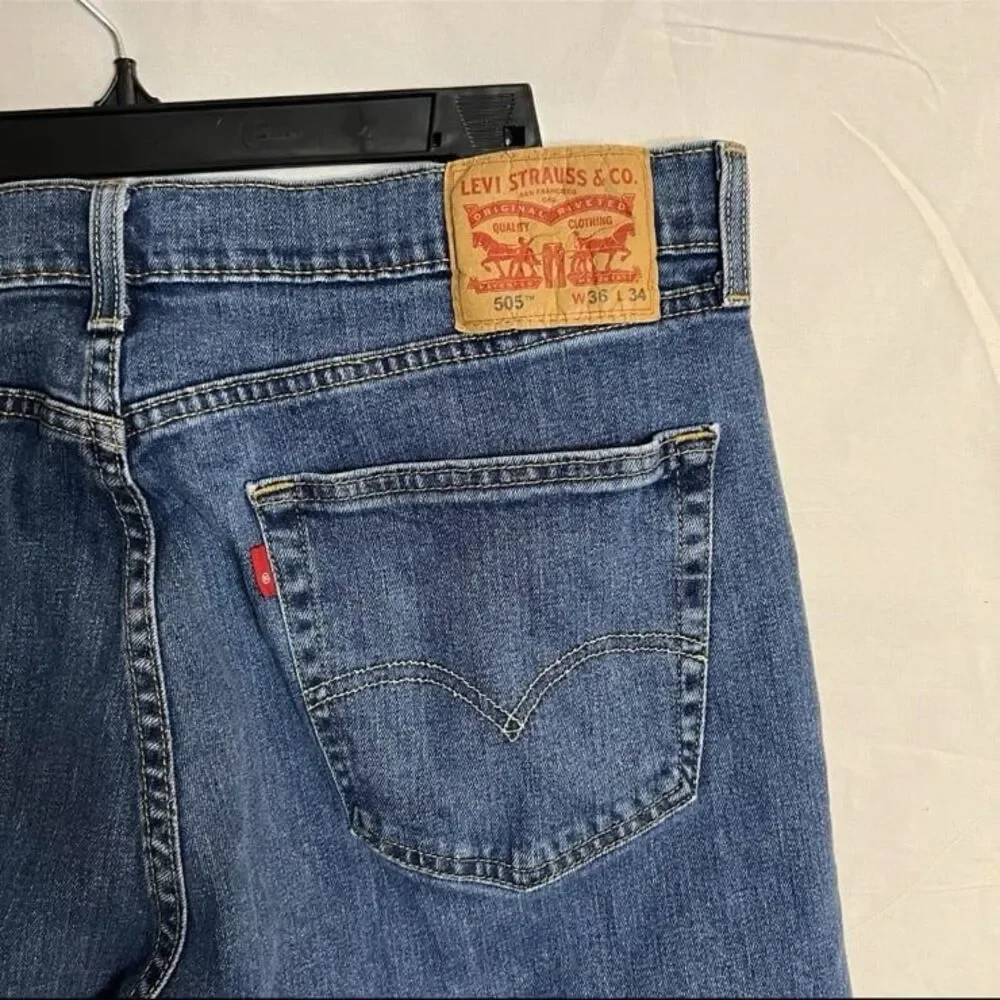 Levi's 505 Regular Straight Jeans Men's 36x34 (measurements 36x31)